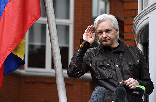 Assange podría abandonar la embajada ecuatoriana en Londres a “casi libertad”